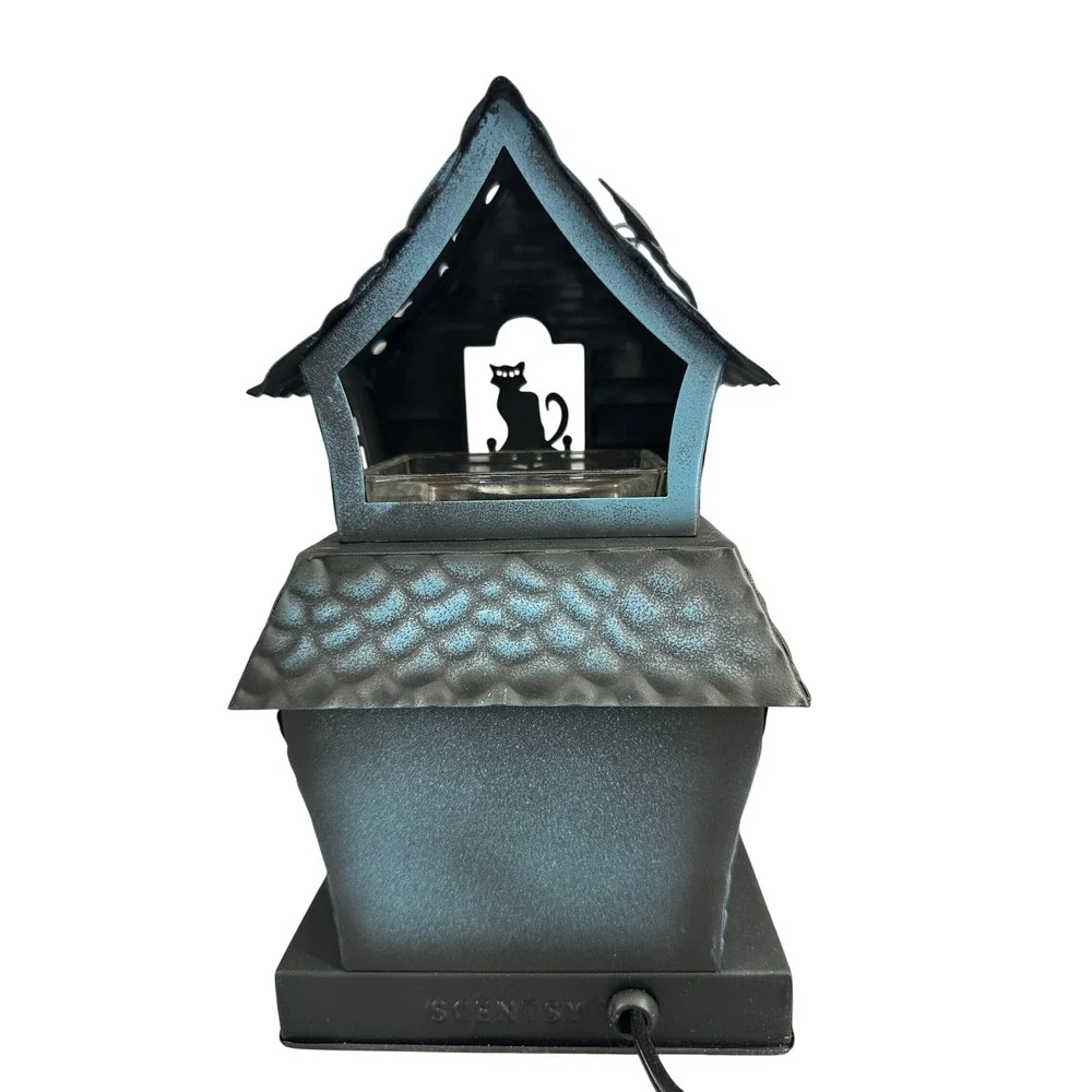 Scentsy Haunting Good Time Halloween Haunted House Wax Warmer in Box 2021 Spooky